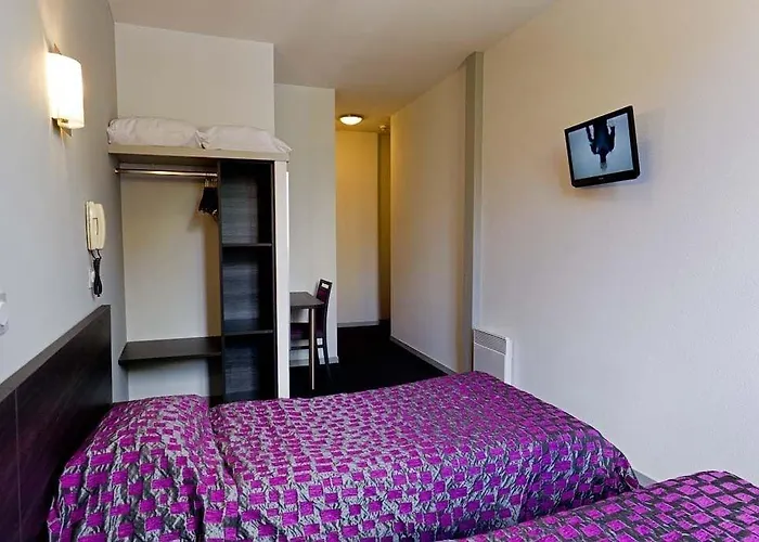 Saint Etienne Hotell 3*