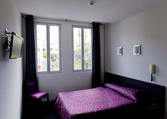 Saint Etienne Hotell 3*